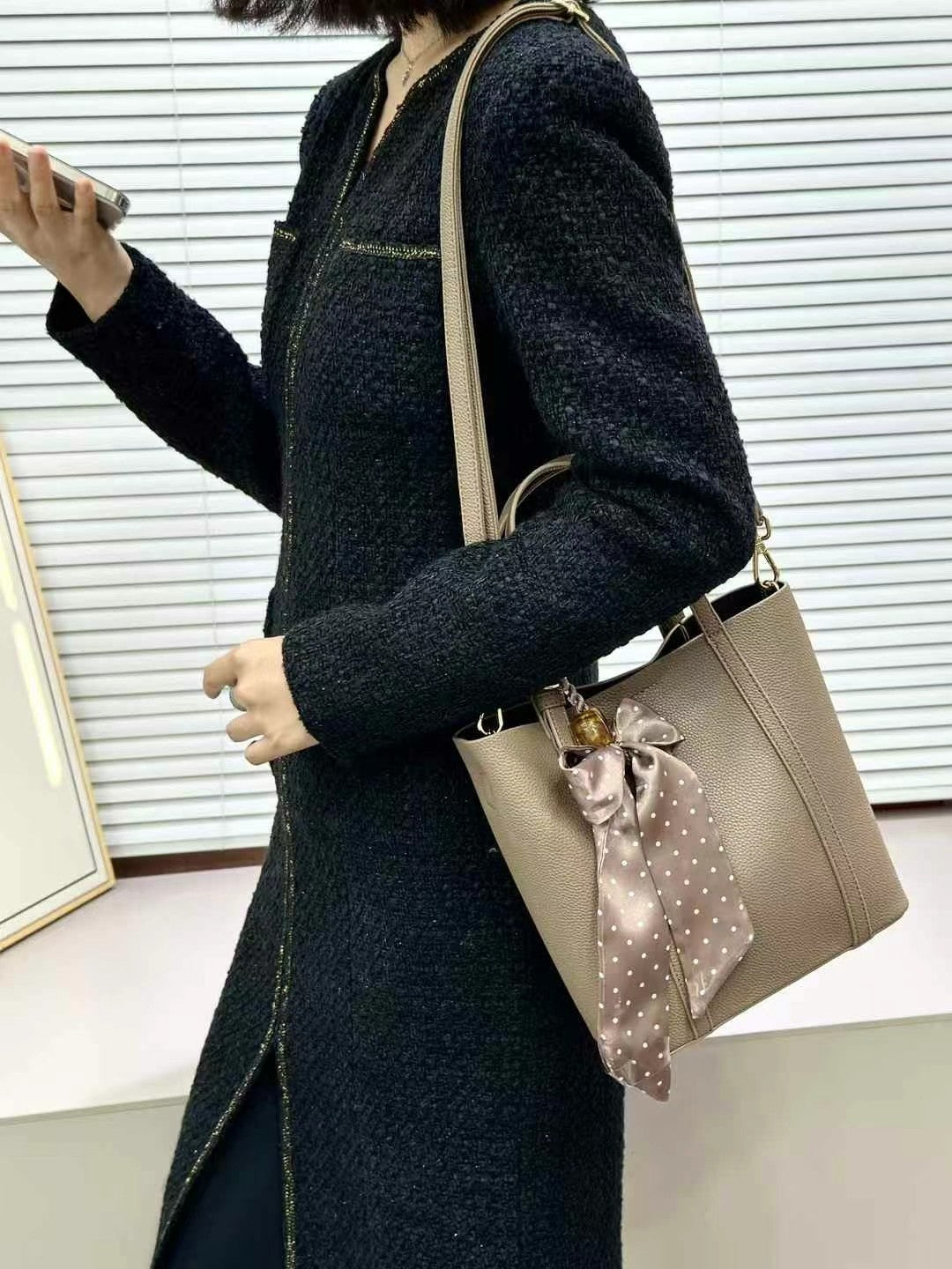 TRENDFOL™ - Women's Soft PU Bucket Bag with Zipper Closure